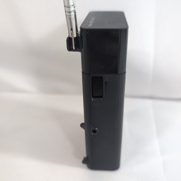 Sony ICF-P26 Portable FM/AM (MW) AA Battery Radio Black Headphone Jack TESTED - Picture 8 of 16